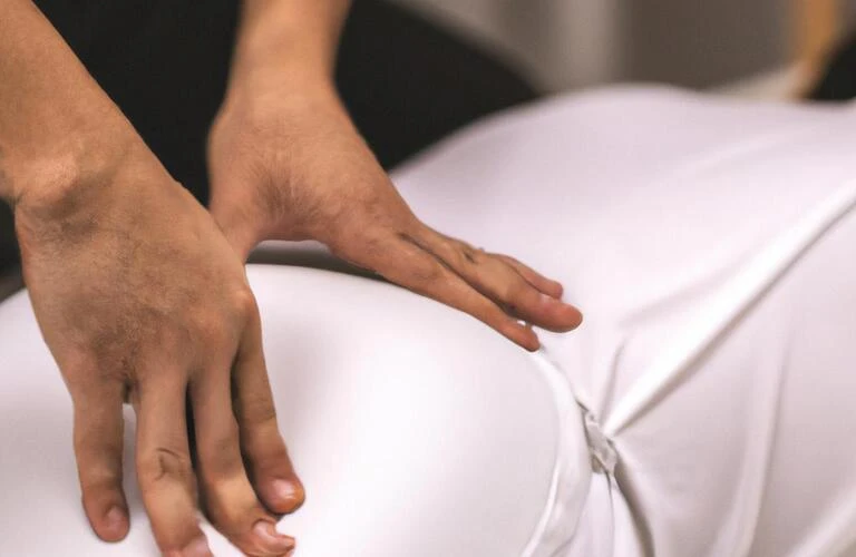 ぎっくり腰の痛みを根本から解消！あなたの身体を癒す整体治療